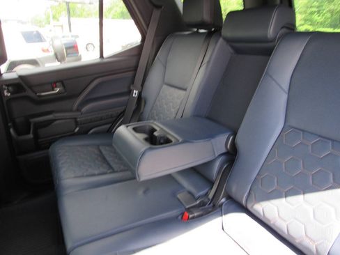 Used 2025 Toyota 4Runner Platinum AWD/4WD image 34