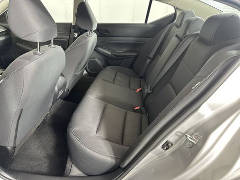 Used 2024 Nissan Altima 2.5 SV image 7