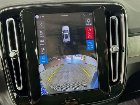 Used 2023 Volvo XC40 B4 Ultimate image 18