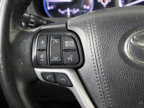 Used 2019 Toyota Highlander XLE AWD/4WD image 10