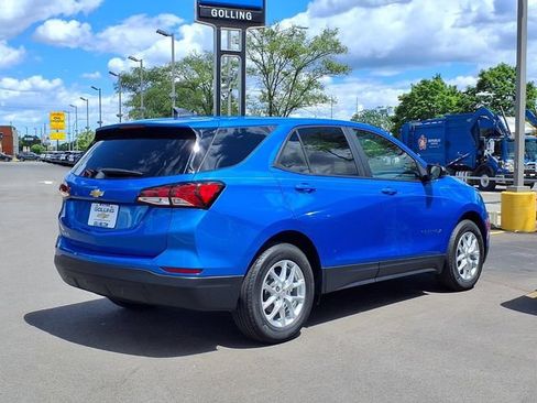Used 2024 Chevrolet Equinox LS w/ LS Convenience Package FWD image 2