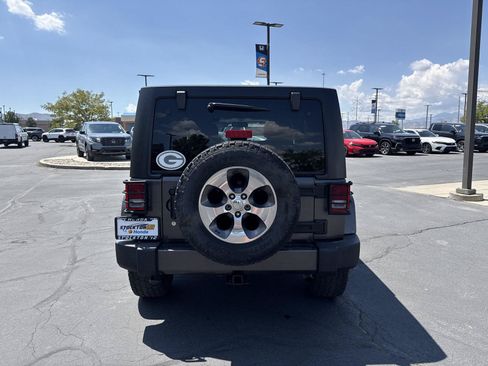 Used 2016 Jeep Wrangler Unlimited Sahara w/ Connectivity Group AWD/4WD image 5