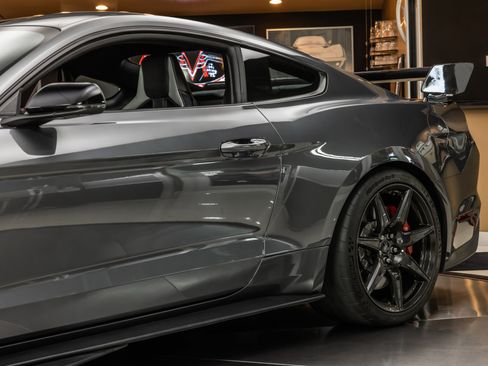 Used 2022 Ford Mustang Shelby GT500 w/ Carbon Fiber Track Pack RWD image 26