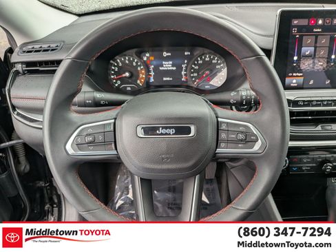 Used 2022 Jeep Compass Trailhawk AWD/4WD image 17