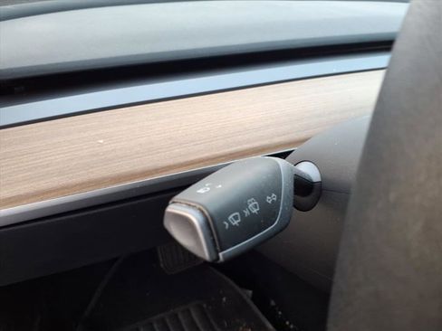 Used 2023 Tesla Model 3 Standard Range image 21