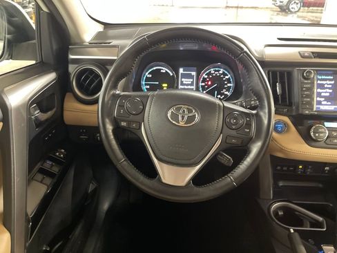 Used 2016 Toyota RAV4 Limited image 13