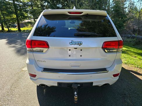 Used 2017 Jeep Grand Cherokee Overland AWD/4WD image 4