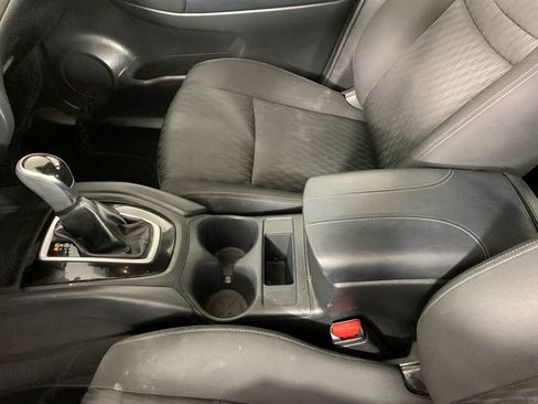 Used 2020 Nissan Rogue S image 18