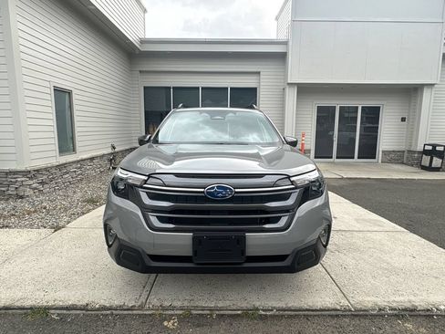 Used 2025 Subaru Forester Premium AWD/4WD image 3