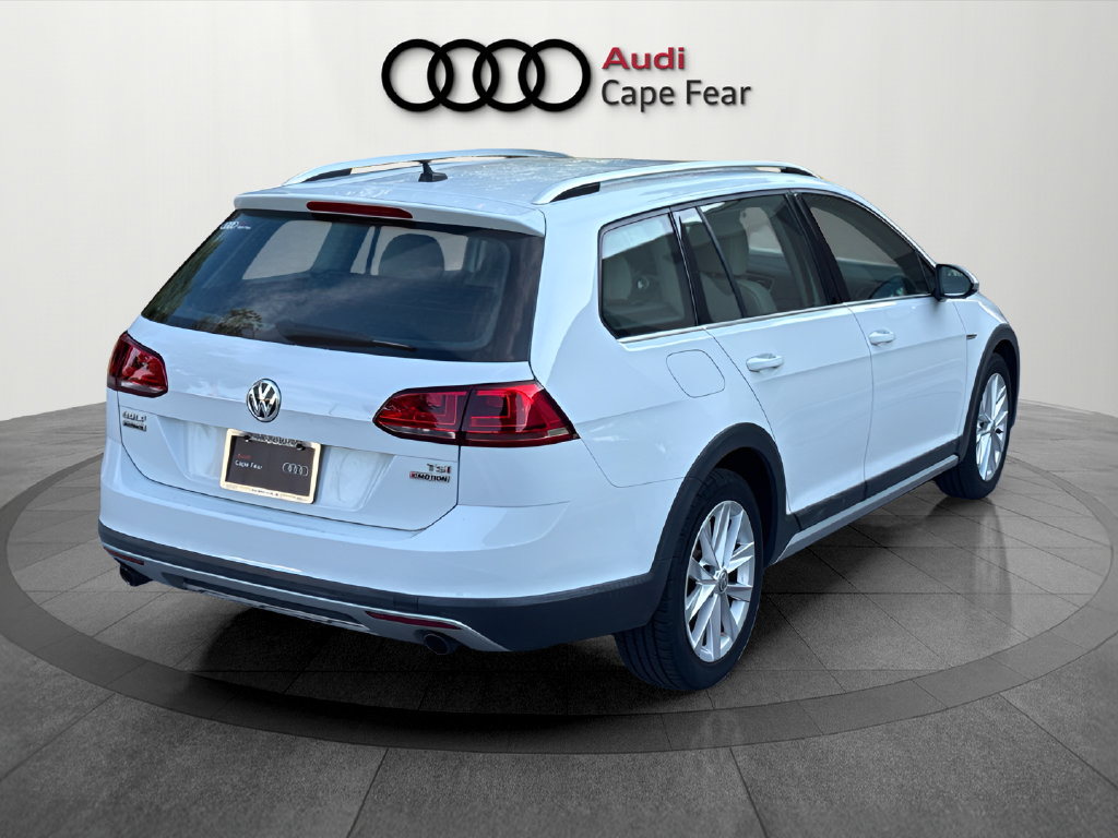 Used 2017 Volkswagen Golf Alltrack AWD/4WD image 7