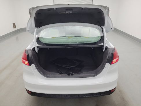 Used 2016 Ford Focus SE w/ SE Cold Weather Package FWD image 29