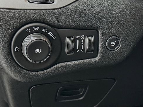 Used 2018 Jeep Cherokee Trailhawk w/ Quick Order Package 27L image 13