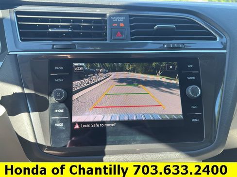 Used 2022 Volkswagen Tiguan SE AWD/4WD image 19