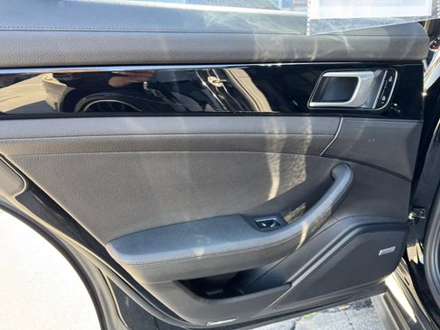 Used 2020 Porsche Panamera 4 image 15