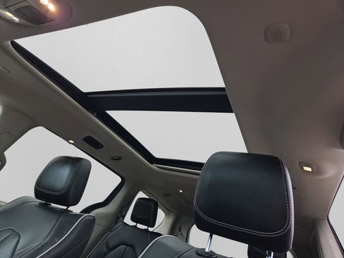 Used 2023 Chrysler Pacifica Limited FWD image 17