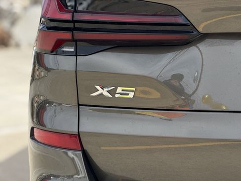 Used 2025 BMW X5 sDrive40i w/ M Sport Package image 8