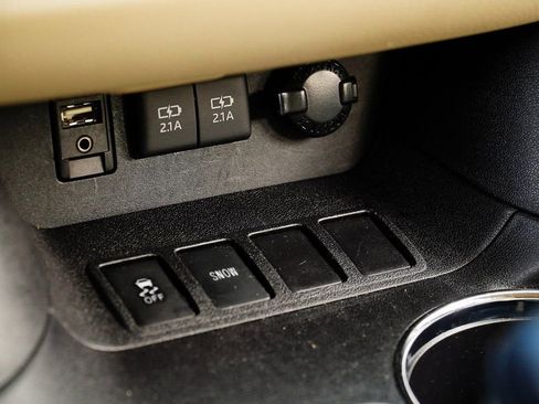 Used 2017 Toyota Highlander Limited FWD image 18