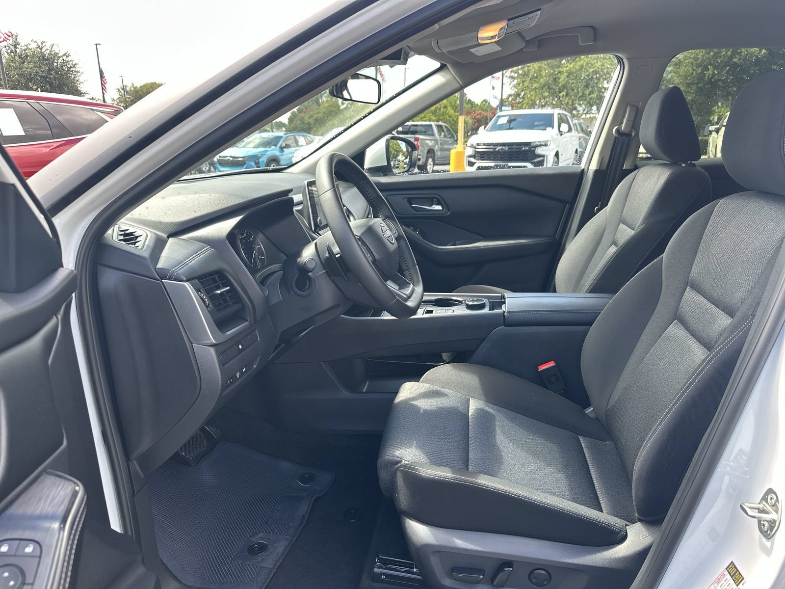 Used 2026 Nissan Rogue SV AWD/4WD image 16