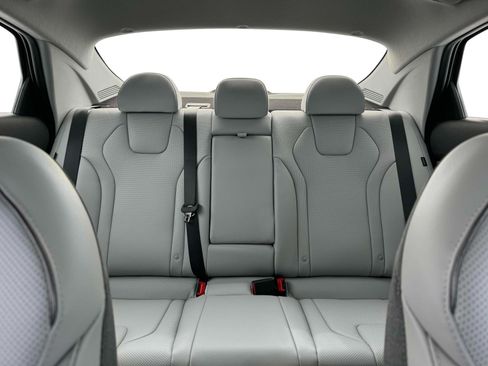 New 2025 Hyundai Elantra Limited image 16