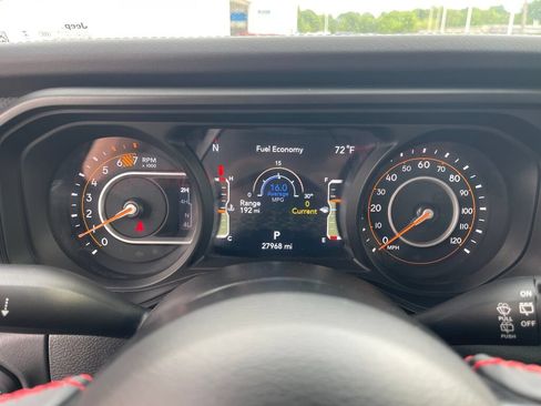 Used 2025 Jeep Wrangler Unlimited Rubicon AWD/4WD image 21