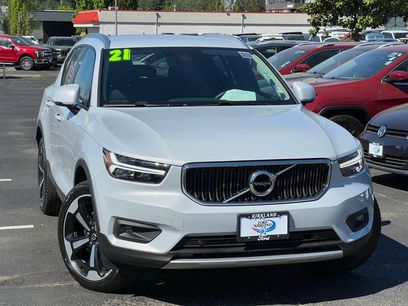Used 2021 Volvo XC40 T5 Momentum w/ Climate Package
