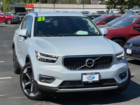 Used 2021 Volvo XC40 T5 Momentum w/ Climate Package AWD/4WD image 1