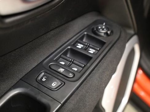 Used 2018 Jeep Renegade Latitude image 17