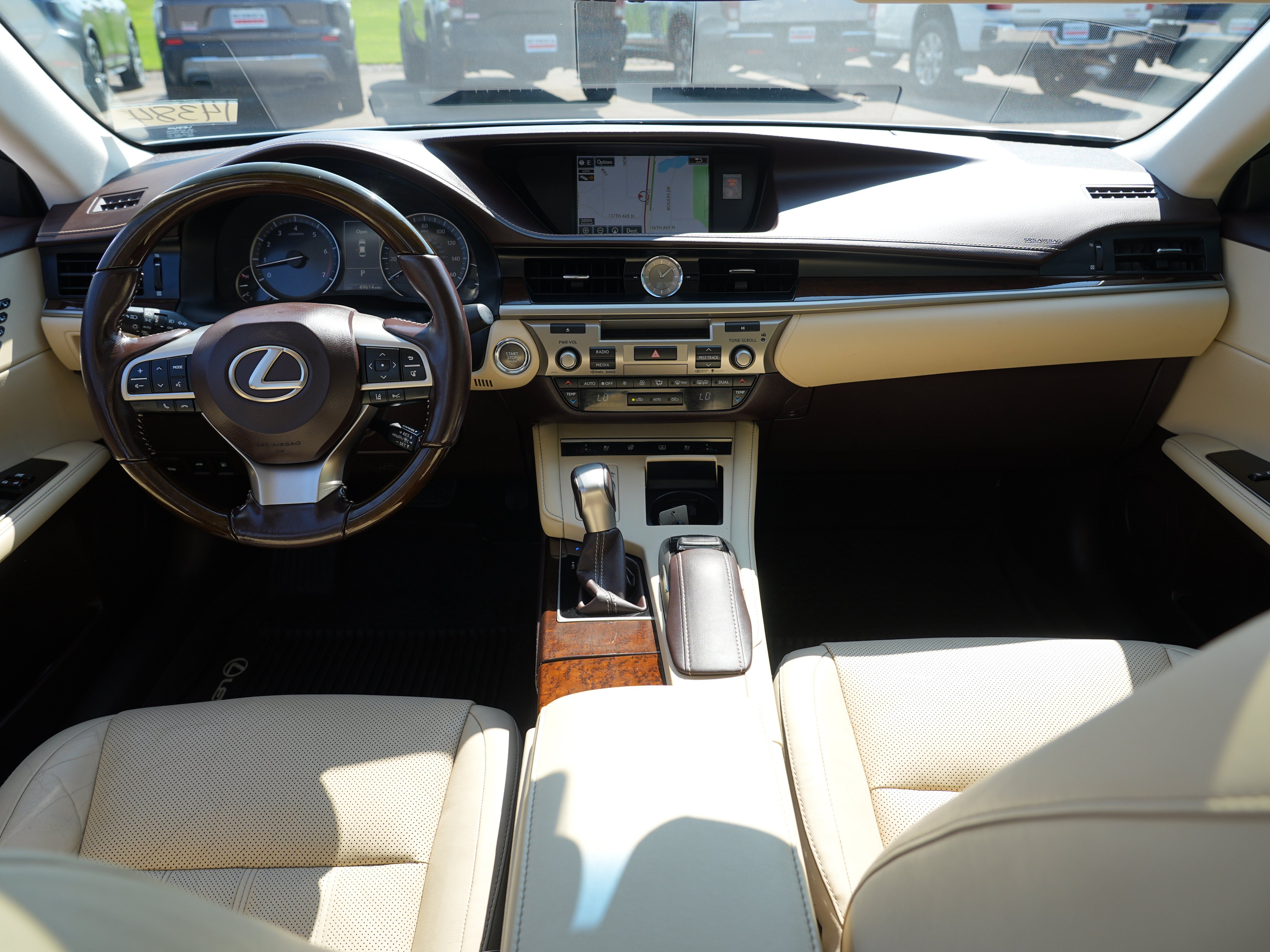 Used 2016 Lexus ES 350 w/ Luxury Package w/Wood Trim FWD image 30