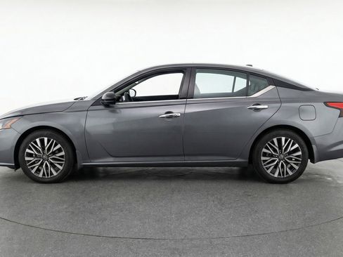 Used 2025 Nissan Altima 2.5 SV image 5