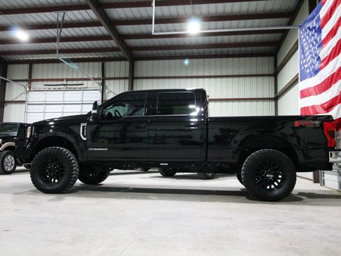 Used 2019 Ford F250 Lariat w/ Lariat Ultimate Package AWD/4WD image 6
