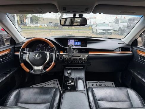 Used 2013 Lexus ES 300h w/ Luxury Pkg FWD image 26