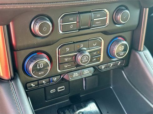 Used 2023 Chevrolet Suburban High Country w/ Premium Package image 15