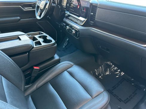 Certified 2025 GMC Sierra 1500 SLT image 19