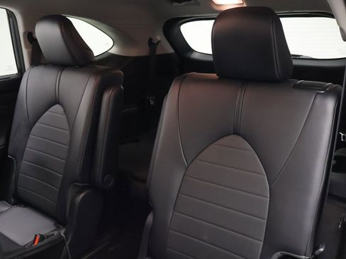 Used 2021 Toyota Highlander XLE FWD image 18