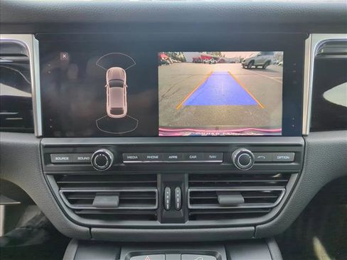 Used 2021 Porsche Macan image 17