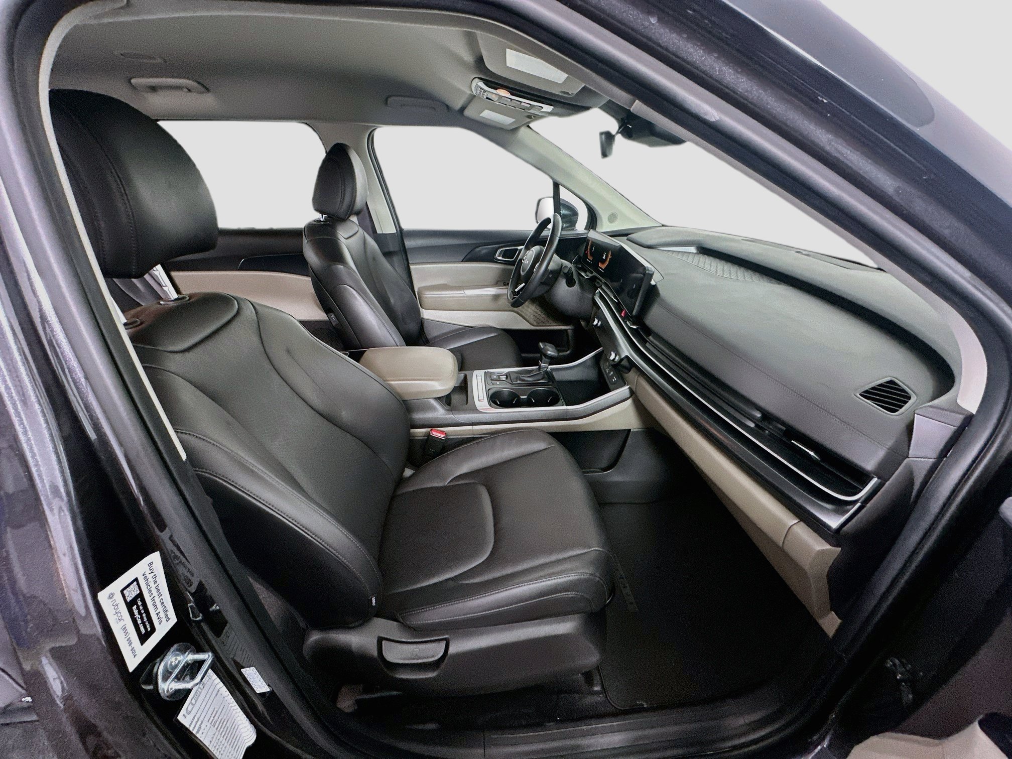 Used 2025 Kia Carnival FWD image 33