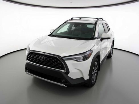 Certified 2023 Toyota Corolla Cross XLE image 1