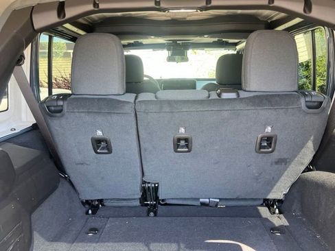 Used 2025 Jeep Wrangler Unlimited Sport AWD/4WD image 10