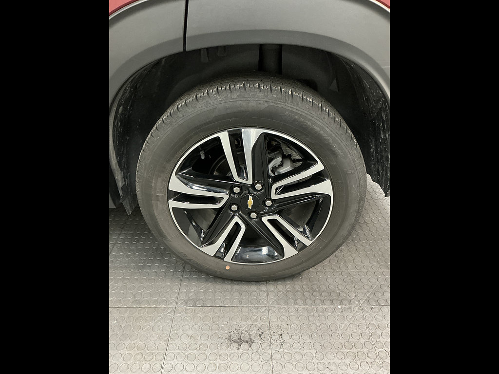 Used 2025 Chevrolet TrailBlazer LT w/ LT Cold Weather Package FWD image 36