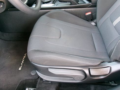 Used 2023 Hyundai Elantra SE FWD image 13