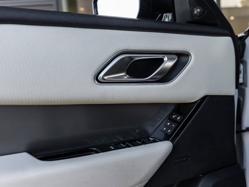 Used 2019 Land Rover Range Rover Velar S image 17