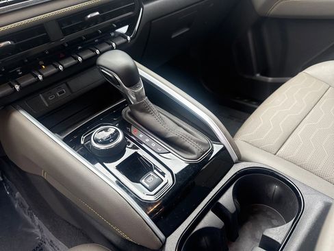 Used 2025 Chevrolet Colorado ZR2 w/ Technology Package image 25