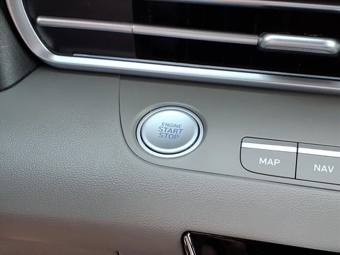 Used 2025 Hyundai Elantra SEL FWD image 10