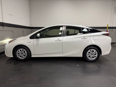 Used 2018 Toyota Prius One w/ Carpet Mat Package image 9