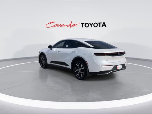 Used 2023 Toyota Crown XLE image 6