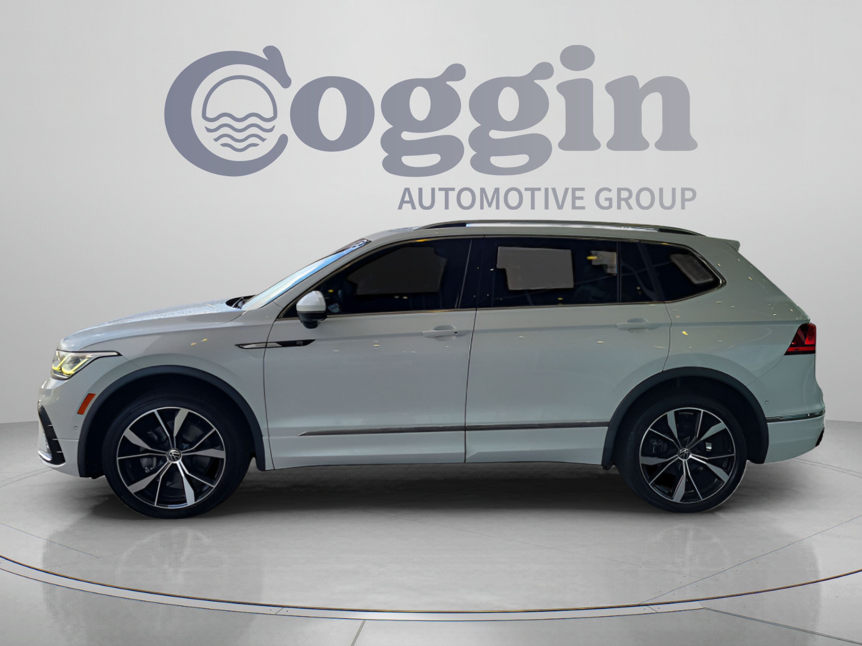 Used 2022 Volkswagen Tiguan SEL R-Line AWD/4WD image 3