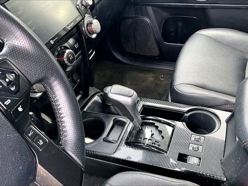 Used 2020 Toyota 4Runner TRD Off-Road Premium AWD/4WD image 18