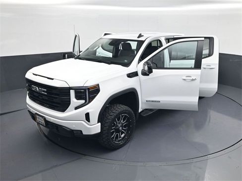 Used 2025 GMC Sierra 1500 Elevation w/ Elevation Premium Package image 31