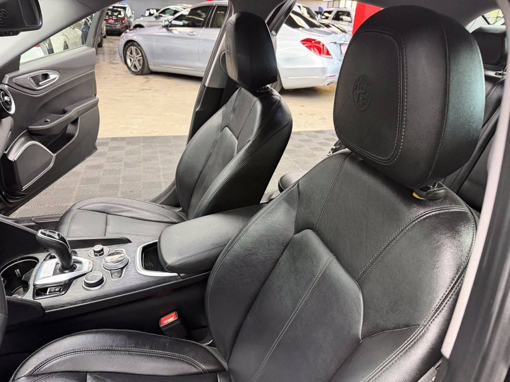 Used 2020 Alfa Romeo Giulia w/ Quick Order Package 22K Sport RWD image 33