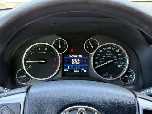 Used 2017 Toyota Tundra SR5 w/ SR5 Upgrade Package RWD image 39